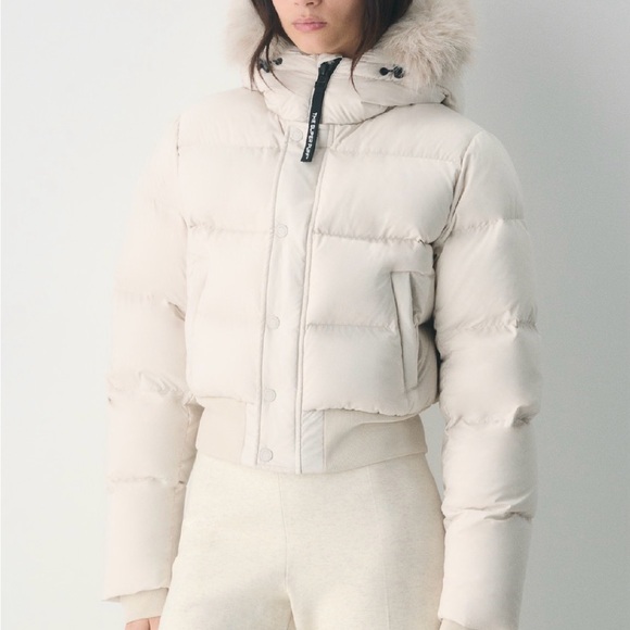 Aritzia Jackets & Blazers - Aritzia Super Puff Chalet with faux fur